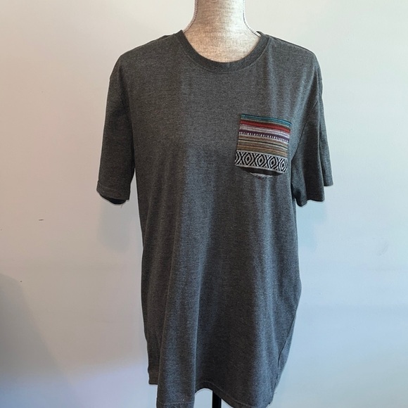Beautiful Giant Aztec Knit
Geomtric Pocket Mens
Large Short Sleeve Gray T - Picture 1 of 8